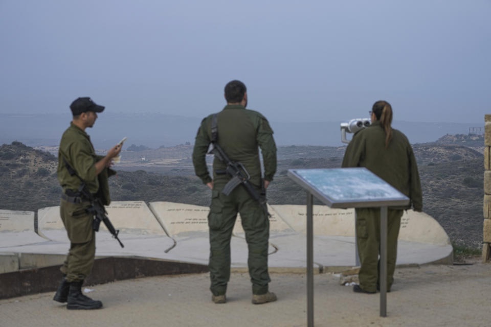 Israeli soldiers stand in an observation point overlooking the Gaza Strip from southern Israel, Thursday, Jan. 16, 2025. (AP Photo/Tsafrir Abayov) Israeli soldiers stand in an observation point overlooking the Gaza Strip from southern Israel, Thursday, Jan. 16, 2025. (AP Photo/Tsafrir Abayov)