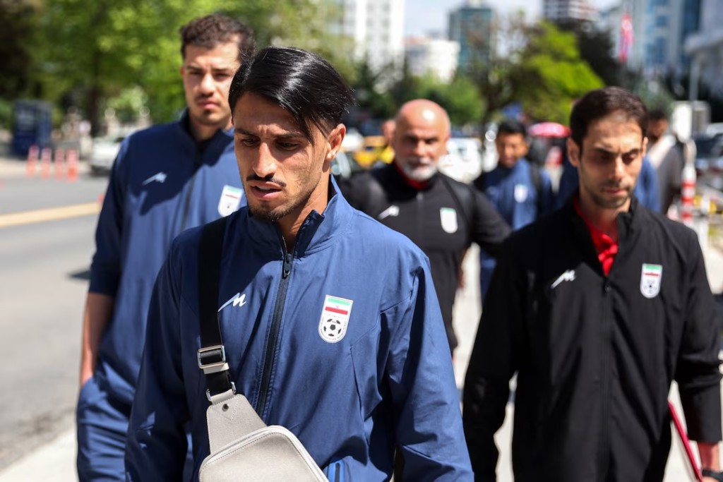 Soccer Football - Iran players and staff in Ankara for VISA procedures ahead of the World Cup - Ankara, Turkey - May 21, 2026 Iran's Ali Alipour and staff arrive at the Canada embassy for VISA procedures ahead of the World Cup REUTERS/Efekan Akyuz
