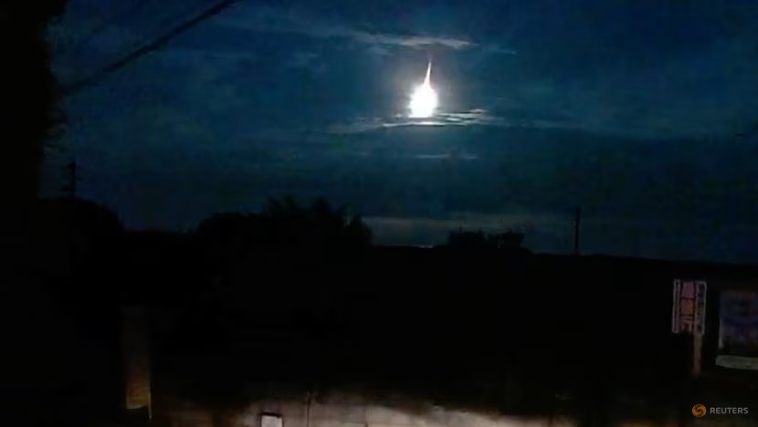 A fireball streaks across the sky, as seen from Kumamoto, Kyushu, Japan, on Aug 19, 2025, in this screengrab from a dashcam video obtained from social media. (Image: MARUPEKE/@MARUBATU7/via Reuters)