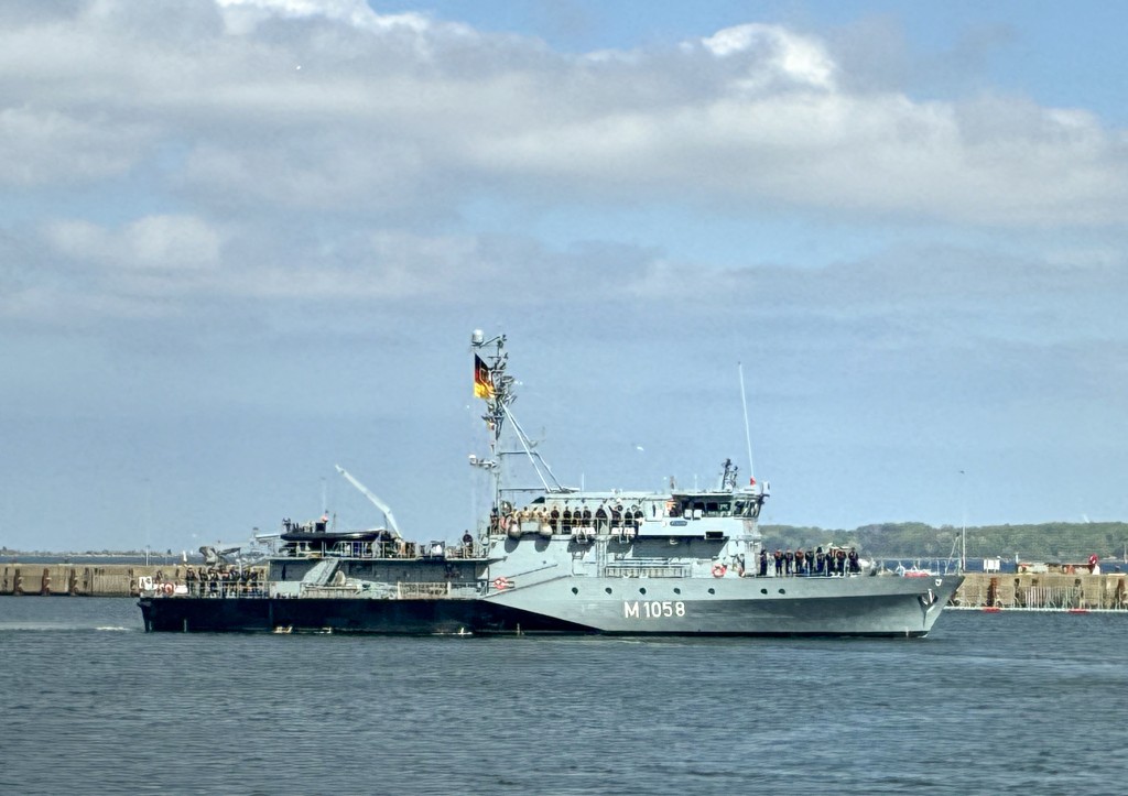 Photo by SANDRA BECKEFELDT / AFP  The German navy's minehunter boat "Fulda" leaves the harbour of Kiel, northern Germany, on May 4, 2026, to set sail for the Mediterranean as part of a pre-deployment operation in preparation for a possible mission in the Strait of Hormuz.