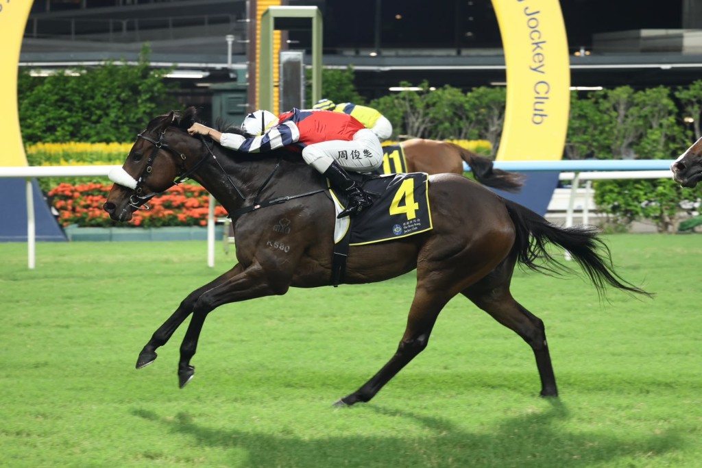 Red Brick Fighter gets his first win under Jerry Chau. Sing Tao. 