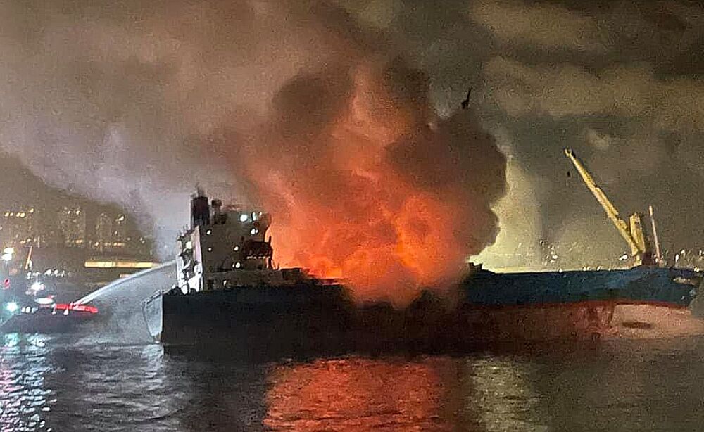 The vessel – which carried around 1,000 tonnes of metal waste – burned for 15 hours until after 8am yesterday.SING TAO