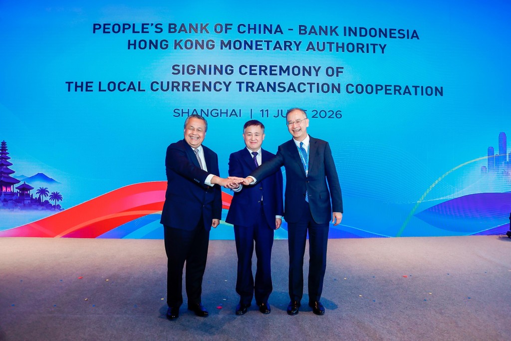 From left: BI's governor Perry Warjiyo, PBOC's governor Perry Warjiyo, HKMA's chief executive Eddie Yue. ISD.