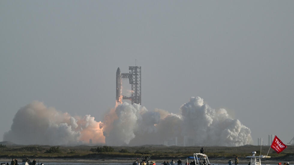 The world's biggest and most powerful launch vehicle blasted off from SpaceX's Starbase facility in Boca Chica, Texas © RONALDO SCHEMIDT / AFP The world's biggest and most powerful launch vehicle blasted off from SpaceX's Starbase facility in Boca Chica, Texas © RONALDO SCHEMIDT / AFP