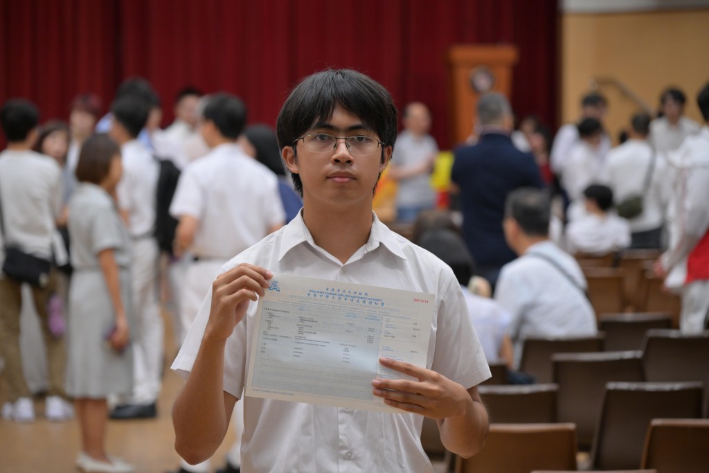 Ng Ka-wing credited his DSE success to the support of his parents, teachers and peers, saying friends studied with him daily and encouraged one another through the exam period. Ng Ka-wing credited his DSE success to the support of his parents, teachers and peers, saying friends studied with him daily and encouraged one another through the exam period.