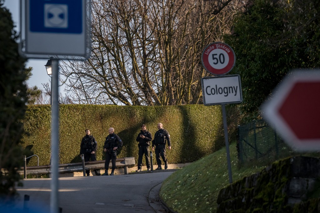 Police officers are seen next to the Oman's ambassador residency during new round of talks between the United States and Iran to discuss Iran’s nuclear program, in Geneva on February 26, 2026. (Photo by Fabrice COFFRINI / AFP)