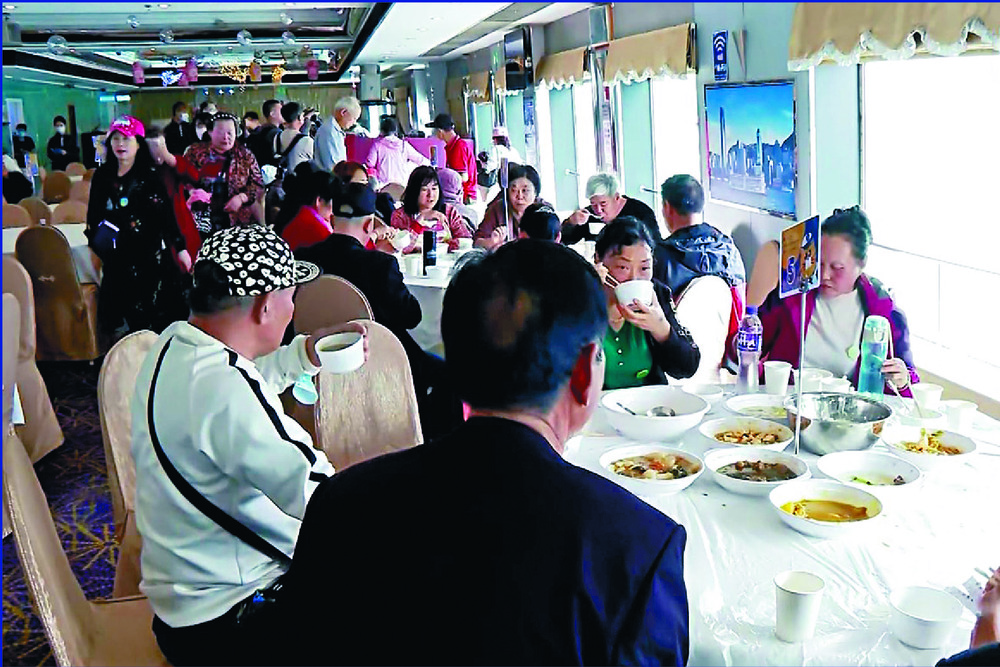 Mainland tourists dine on the Harbour Cruise Bauhinia. Mainland tourists dine on the Harbour Cruise Bauhinia.