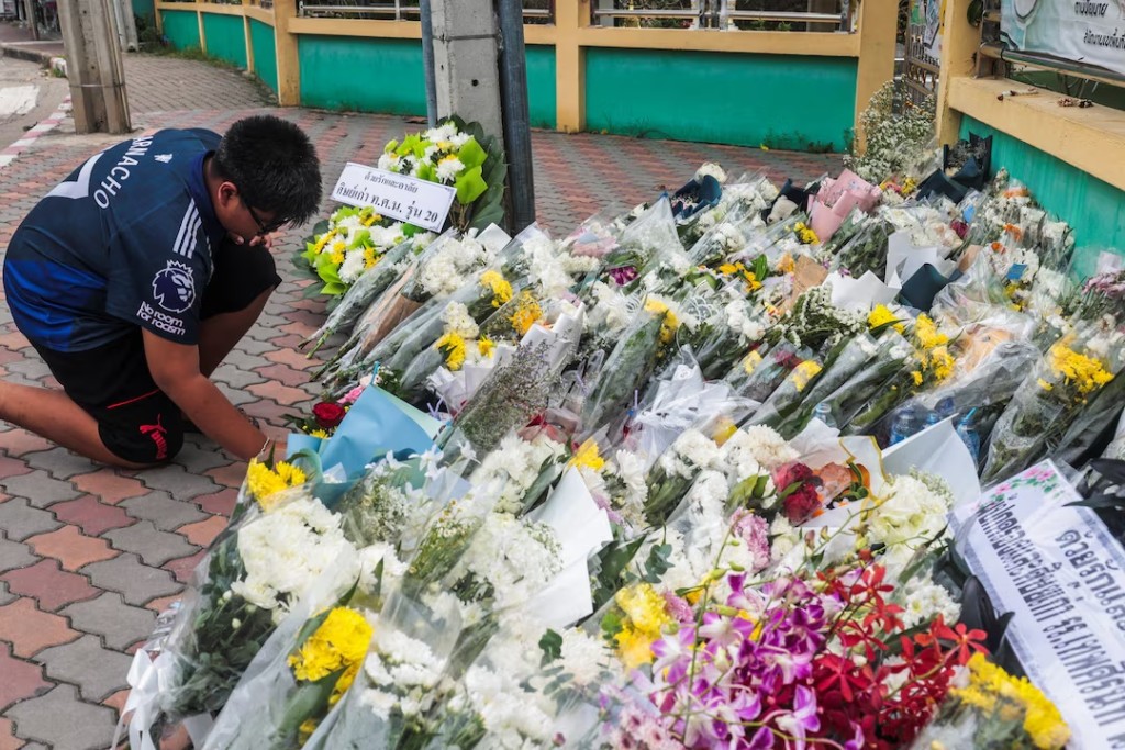 A student of Debsirin Nonthaburi School leaves flowers outside the school following a deadly shooting, in Bang Kruai district in Nonthaburi province, on the outskirts of Bangkok, Thailand, August 11, 2026. REUTERS/Chalinee Thirasupa