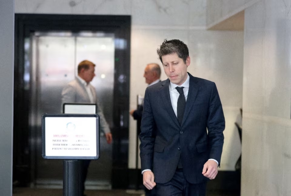  OpenAI CEO Sam Altman arrives at the federal courthouse, as the trial in Elon Musk's lawsuit over OpenAI's for-profit conversion continues, in Oakland, California, U.S., May 14, 2026. REUTERS/Manuel Orbegozo