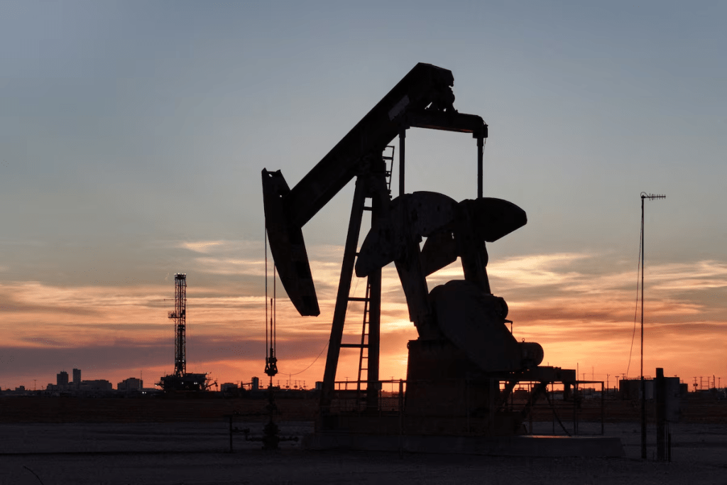 A drone view of a pump jack and drilling rig south of Midland, Texas, U.S. June 11, 2025. REUTERS/Eli Hartman//File Photo