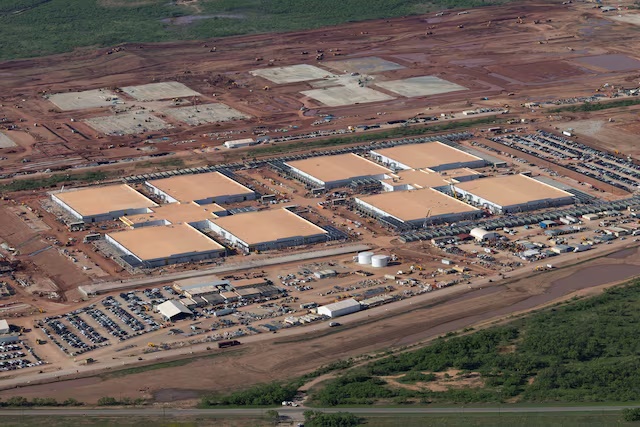 An aerial view shows construction underway on a Project Stargate AI infrastructure site, a collaboration between three large tech companies – OpenAI, SoftBank, and Oracle - in Abilene, Texas, U.S., April 23, 2025. REUTERS/Daniel Cole/File Photo 
