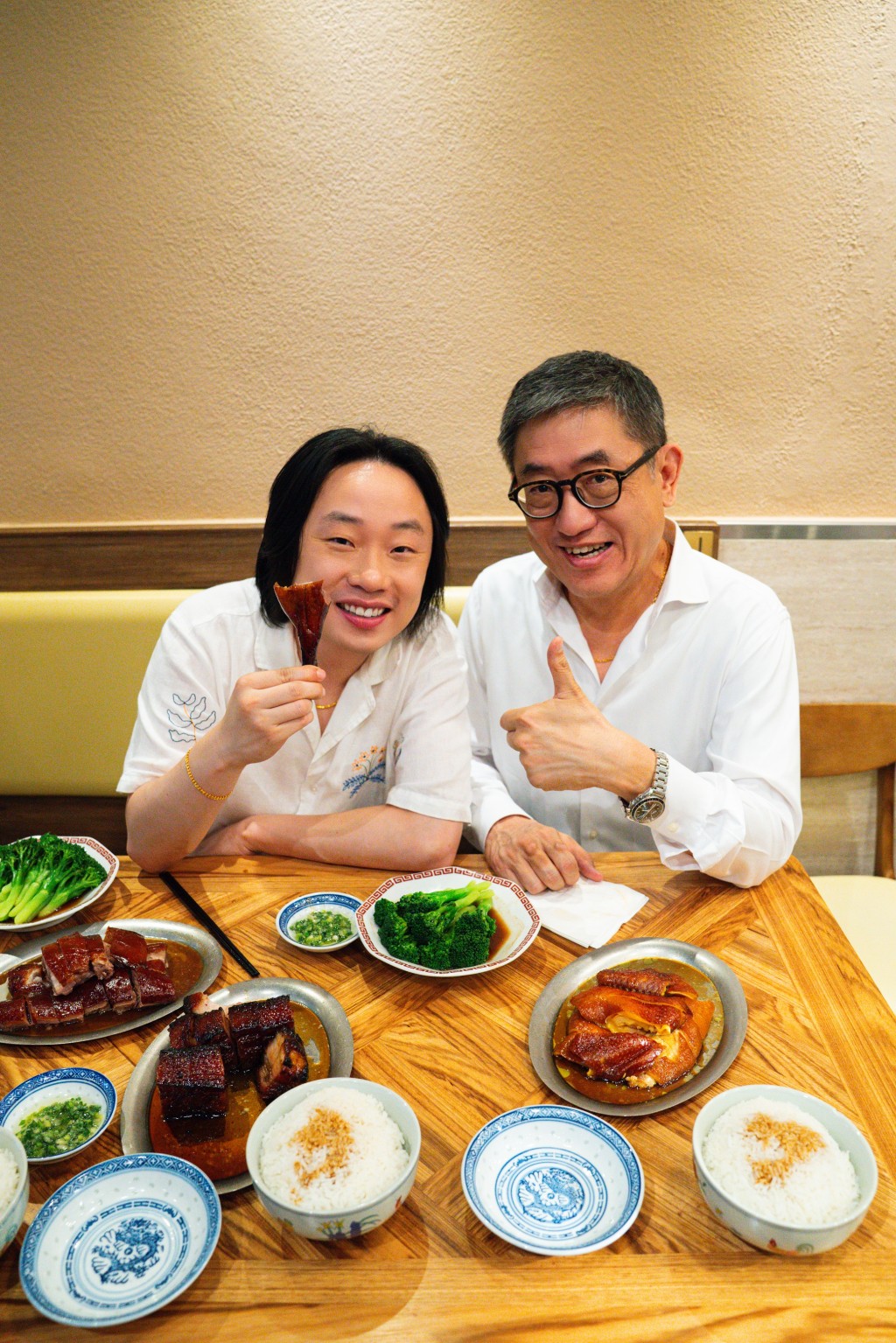 (HKTB)Jimmy and HKTB Executive Director Dane Cheng indulge in siu mei 