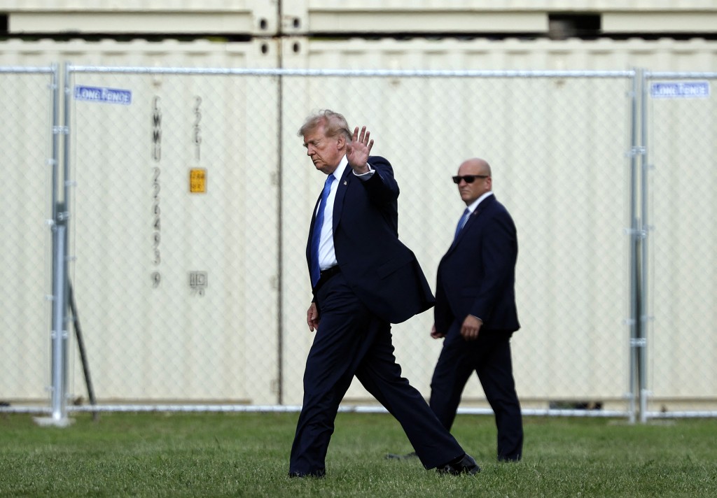 U.S. President Donald Trump waves after stepping off Marine One after landing at the Ellipse near the White House on August 28, 2026 in Washington, DC. President Trump is returning from Houston where he visited NASA's Johnson Space Center​ and presented the Artemis II crew with the Congressional Space Medal of Honor. Kevin Dietsch/Getty Images/AFP