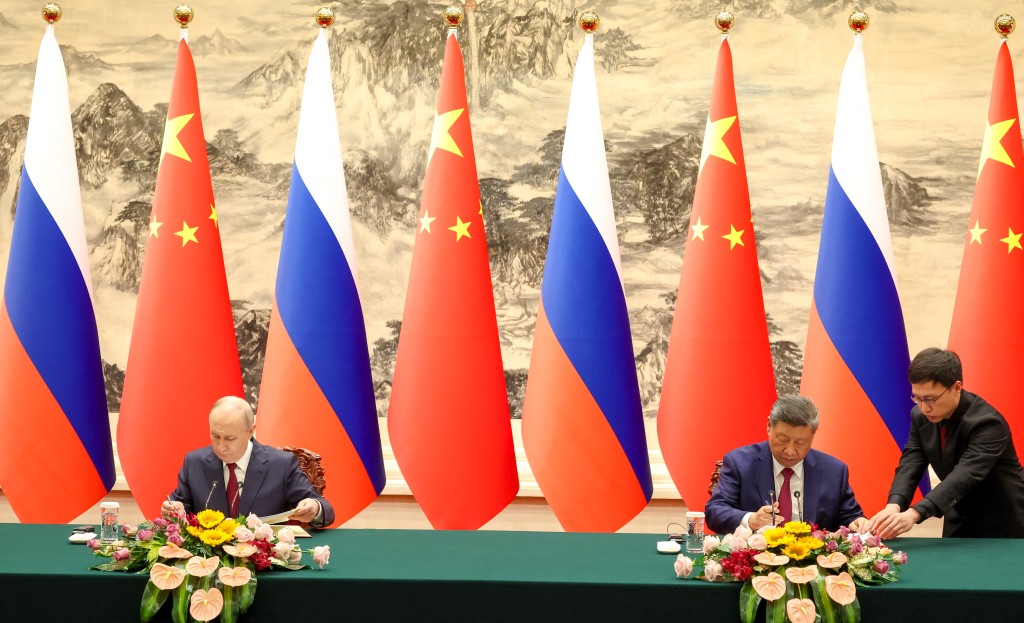 In this pool photograph distributed by the Russian state agency Sputnik, Russia's President Vladimir Putin and China's President Xi Jinping attend a signing ceremony following their talks in Beijing on May 20, 2026. (Photo by Alexander KAZAKOV / POOL / AFP)