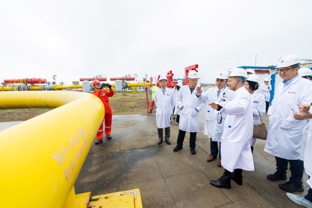 CLP management visits CNOOC’s central control centre and natural gas pipeline facilities at the Zhuhai Gaolan Terminal, exchanging views on business cooperation. CLP