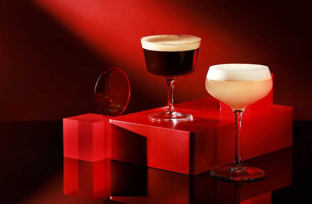 Kick off the evening with a specially handcrafted cocktail at SKYE BAR – choose between the Queen's Road or the King's Road cocktail, or both. Kick off the evening with a specially handcrafted cocktail at SKYE BAR – choose between the Queen's Road or the King's Road cocktail, or both.