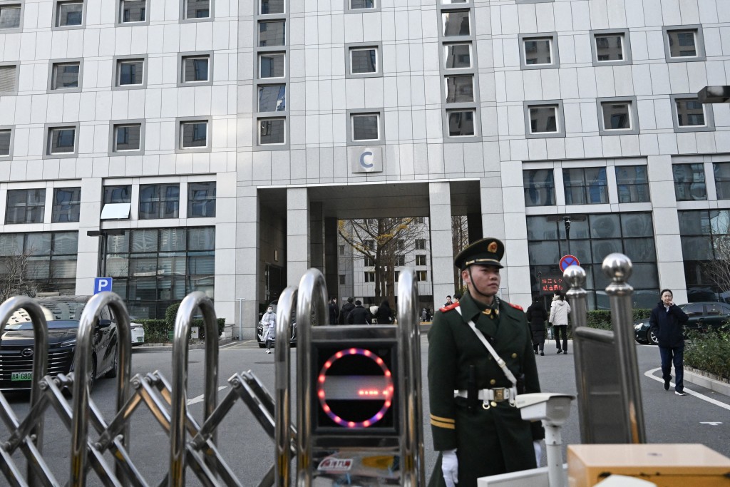 Photo by PEDRO PARDO / AFP  A paramilitary police officer stands guard outside a building of the Foreign Ministry in Beijing on November 18, 2025.