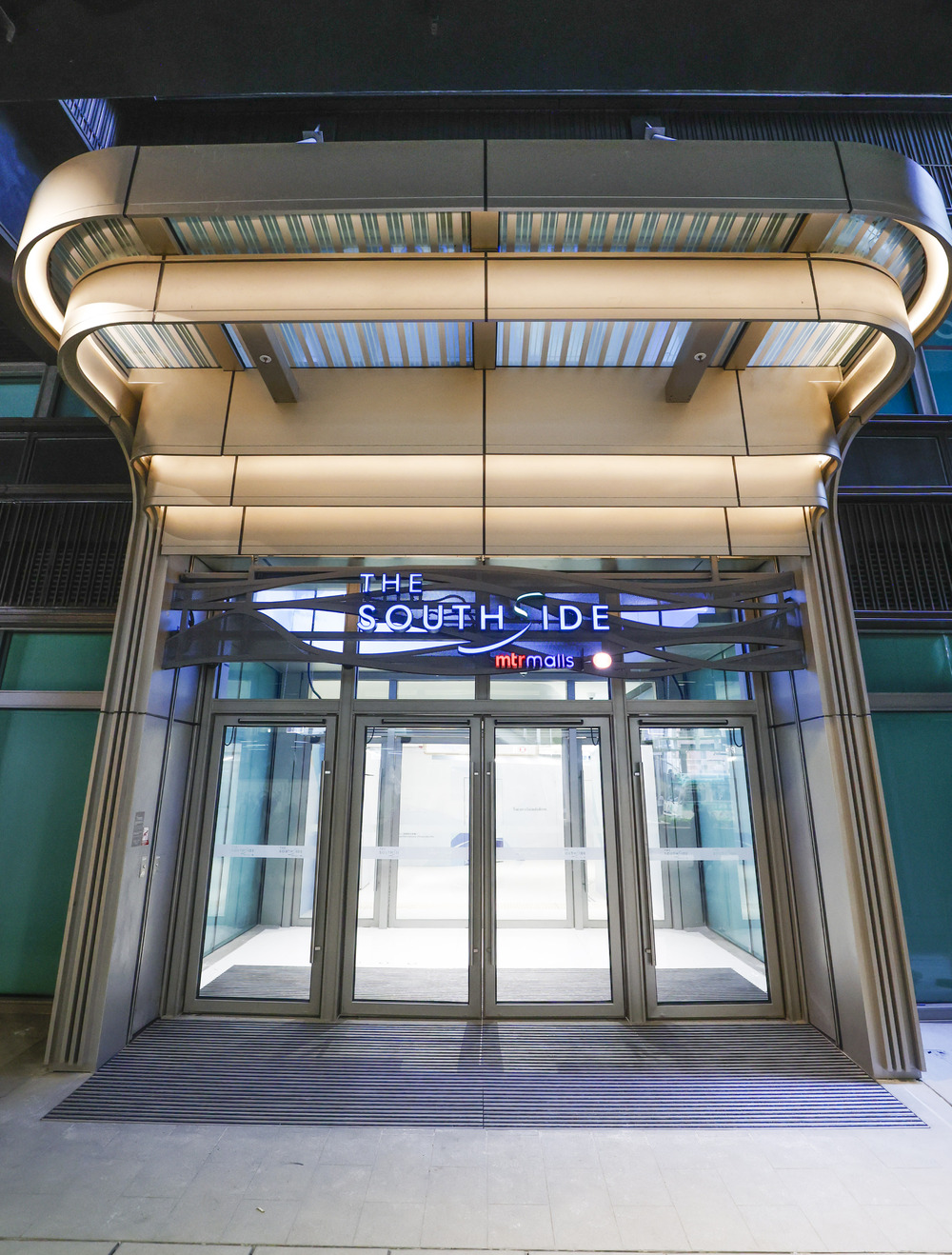 THE SOUTHSIDE opens two entrances at Heung Yip Road to provide convenient access for shoppers. (MTR)