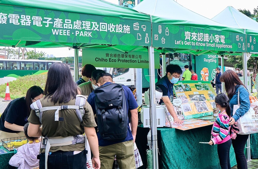 Members of the public participated in the RECYCLING FEST@KWUN TONG a few days ago.