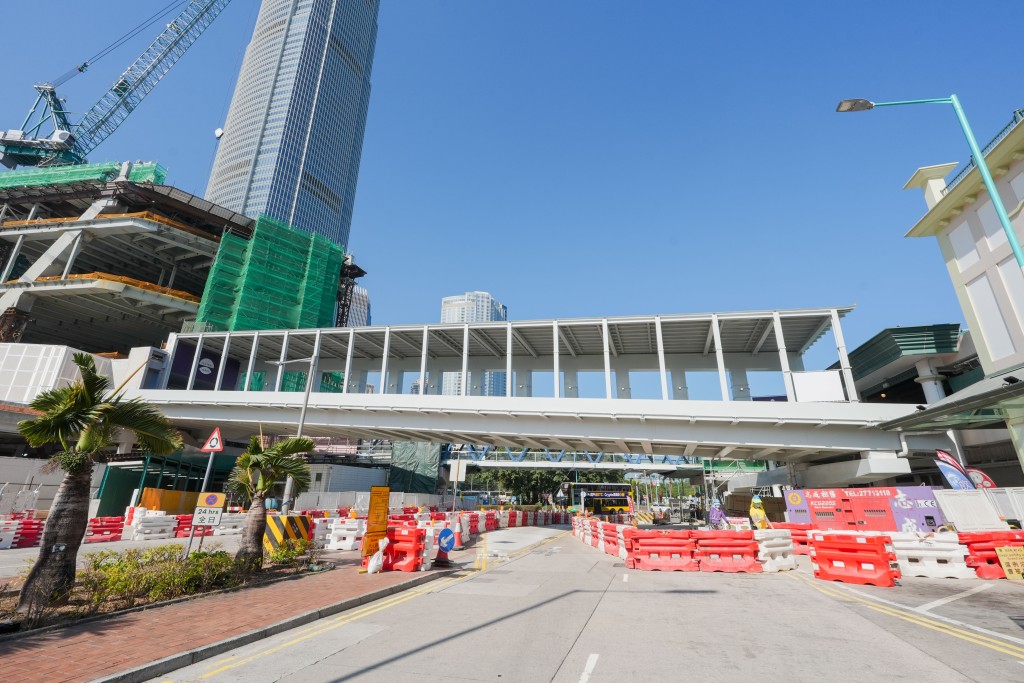 The pedestrian passageway features a semi-open design in the section near the Central Pier. (Henderson Land)