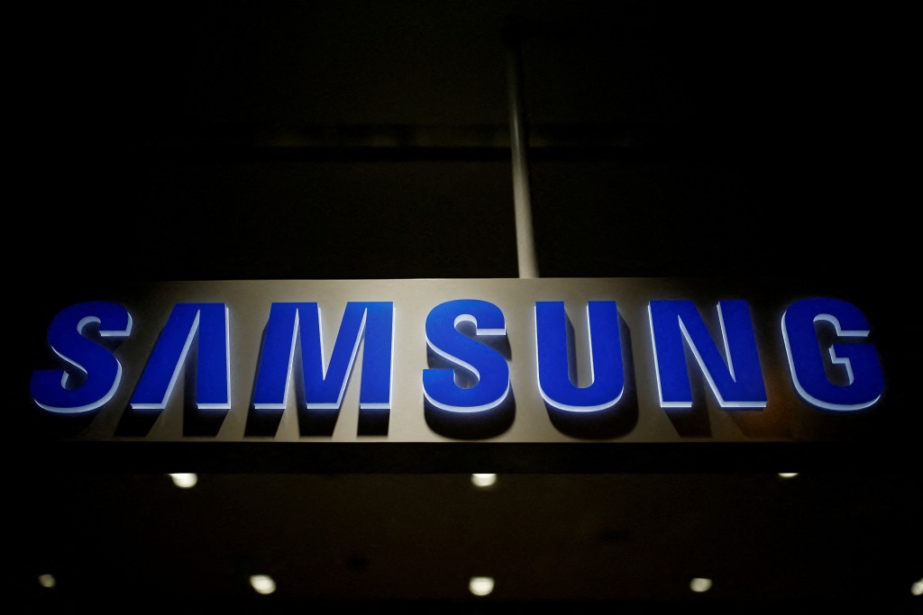 The logo of Samsung Electronics is seen at its headquarters in Seoul, South Korea, July 4, 2016. Picture taken on July 4, 2016.  REUTERS