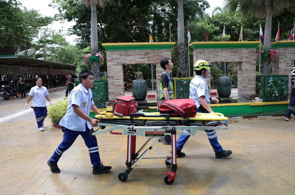 Emergency personnel work outside of Debsirin Nonthaburi School, the site of a shooting incident, in Bang Kruai district in Nonthaburi province on the outskirts of Bangkok, Thailand, August 7, 2026. REUTERS/Chalinee Thirasupa