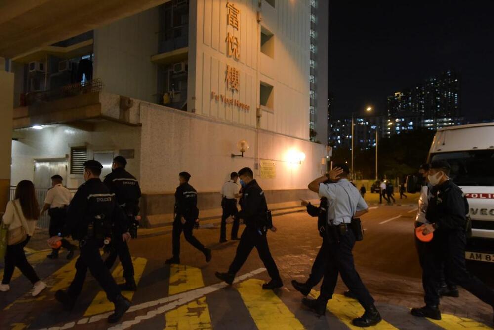 Police officers are mobilized to cordon off the area. 