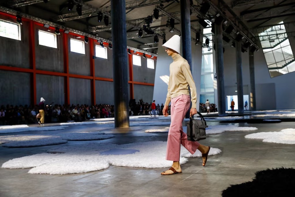  A model presents a creation from Prada Spring-Summer 2026 menswear collection during the Milan Fashion Week in Milan, Italy, June 22, 2025. REUTERS/Alessandro Garofalo