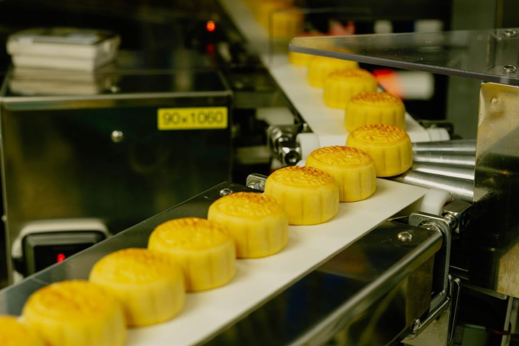 The Lava Custard Mooncake is double-baked for a rich aroma and smooth, molten center.