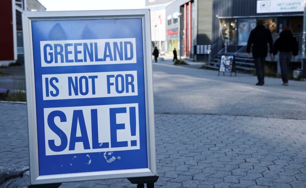  A sign reading "Greenland is not for sale!" in Nuuk, Greenland, September 22, 2026. REUTERS/Tim Barsoe