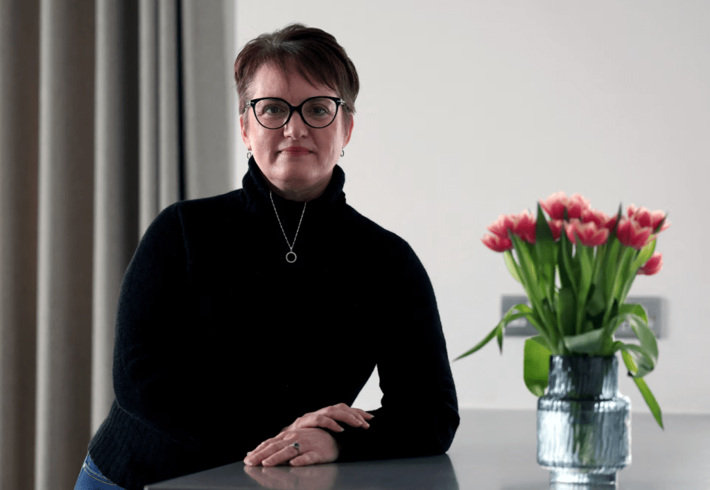 Wendy Newman, an American citizen who is considering settling in Britain after Donald Trump's re-election, poses for a photograph at her home in London, Britain, March 25, 2025. (REUTERS/Hannah McKay)