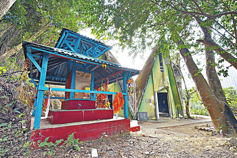 Caspar Yam says certain design elements of the Hindu Temple of Queen's Hill make some conservationists believe it is linked more to Nepal than India. SING TAO