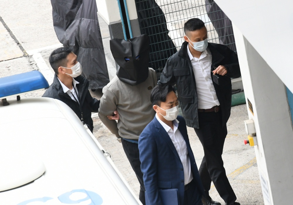 Two of the activists that were sent back to Hong Kong and detained in police stations. Right: Chow Hang-tung.SING TAO Two of the activists that were sent back to Hong Kong and detained in police stations. Right: Chow Hang-tung.SING TAO