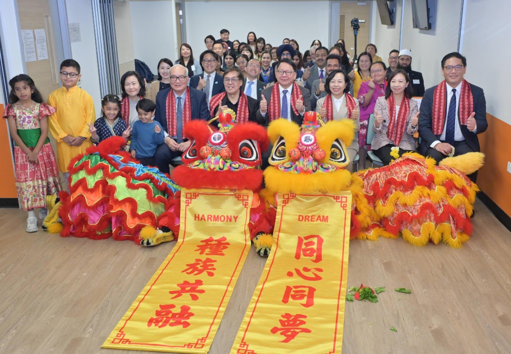 Mak officiated at the ceremony of DREAM Support Service Centre for Ethnic Minorities located in Kowloon City District. (GIS)