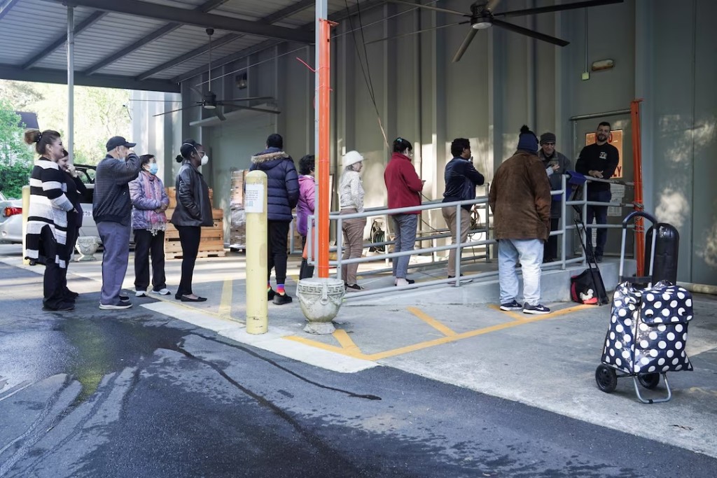Community members stand in line outside of The Community Assistance Center food pantry, in Atlanta, Georgia, U.S. April 12, 2023. REUTERS/Megan Varner/File Photo