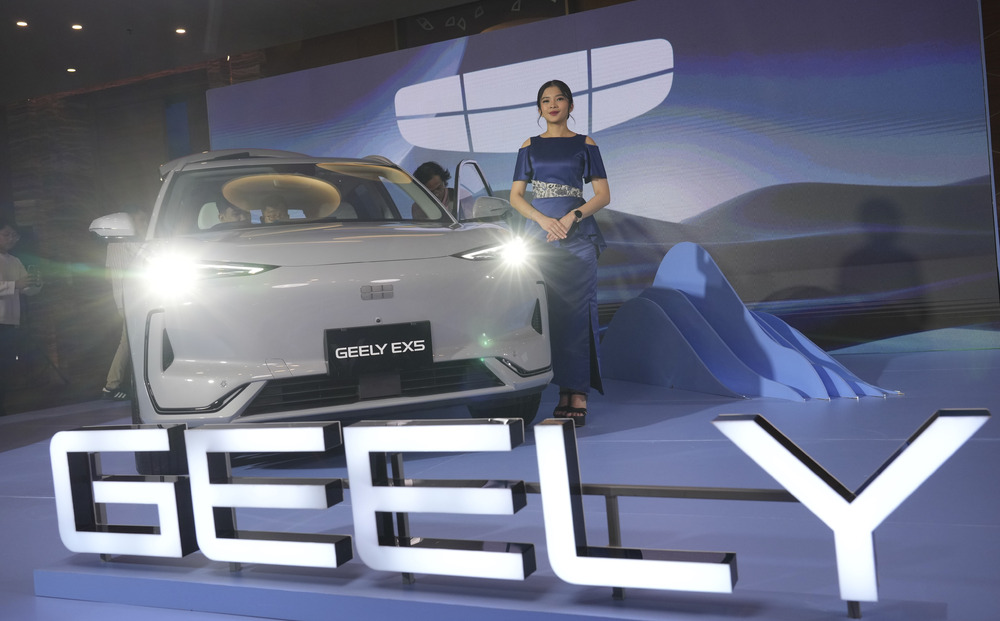A model stands next to a Geely EX5 electric car during Geely auto brand launch event marking the Chinese auto maker's re-entry to Indonesian market, in Jakarta, Indonesia, Wednesday, Jan. 22, 2025. (AP Photo/Achmad Ibrahim) A model stands next to a Geely EX5 electric car during Geely auto brand launch event marking the Chinese auto maker's re-entry to Indonesian market, in Jakarta, Indonesia, Wednesday, Jan. 22, 2025. (AP Photo/Achmad Ibrahim)