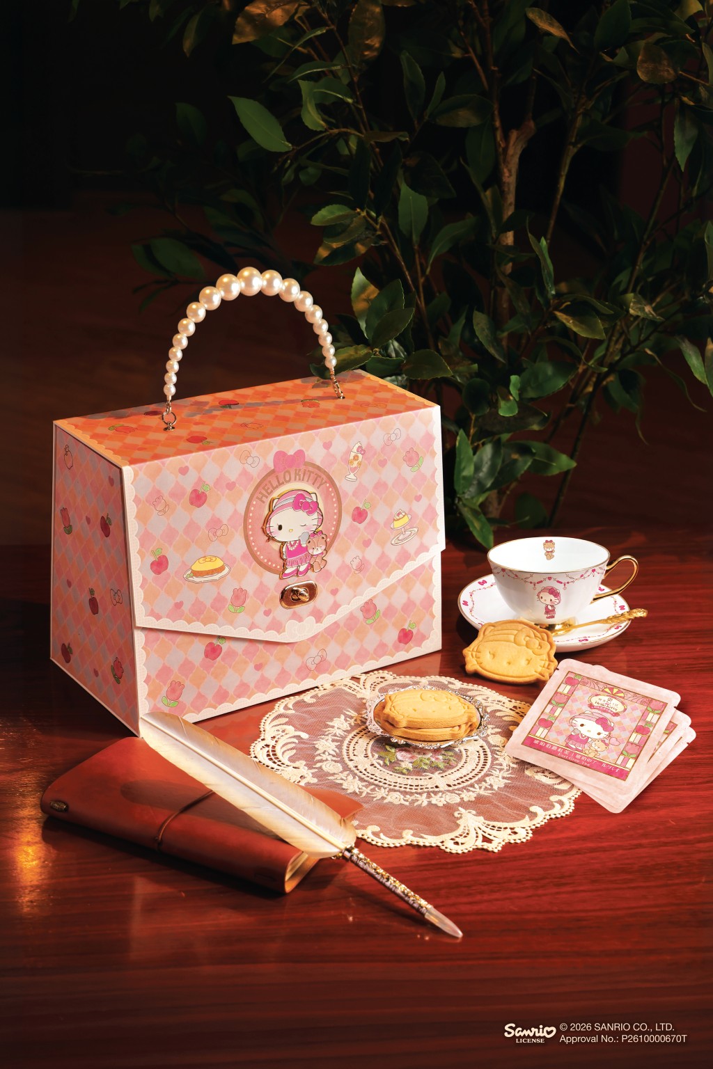 Hello Kitty.Choubo Kissaten Showa Romantic Celebration Gift Box Hello Kitty.Choubo Kissaten Showa Romantic Celebration Gift Box
