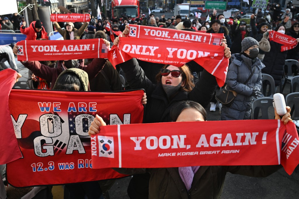 Photo by JUNG YEON-JE / AFP  Supporters of South Korea's impeached former president Yoon Suk Yeol react as they watch a livestream of Yoon's trial in front of the Seoul Central District Court in Seoul on January 16, 2026.