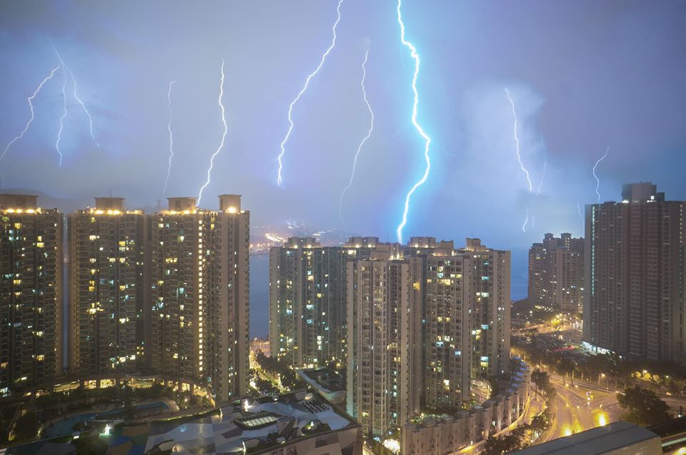 The Hong Kong Observatory recorded more than 30,000 lightning strikes during the storm this morning. Photo: Internet