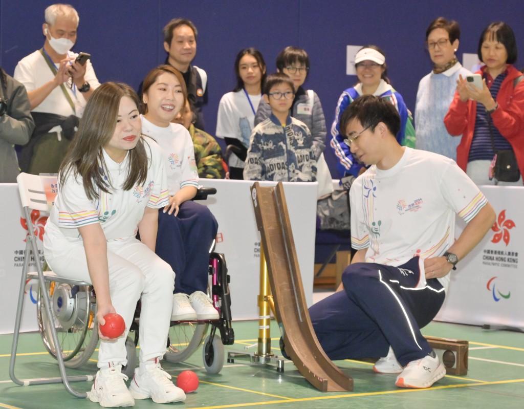 Secretary for Culture, Sports and Tourism Rosanna Law Shuk-pui experienced out boccia at the Hong Kong Paralympic Day 2024 and one-year countdown event for the 12th National Games for Persons with Disabilities and the 9th National Special Olympic Games.