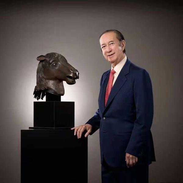 Stanley Ho buys back a bronze horse-head and hands it to the National Cultural Heritage Administration in Beijing in November 2019. It was designed by Italian Jesuit artist Giuseppe Castiglione, who served the royal court of the Qing Dynasty.