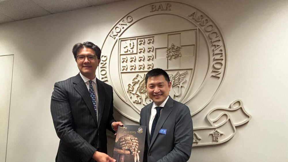 Jose-Antonio Maurellet (L) Huang Ningning (R) Jose-Antonio Maurellet (L) Huang Ningning (R)