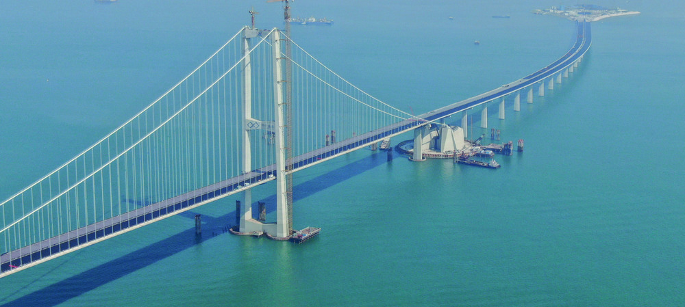 The bridge’s suspension cable has a diameter of more than 1m, and the huge immersed tube tunnel has four lanes each way. Xinhua The bridge’s suspension cable has a diameter of more than 1m, and the huge immersed tube tunnel has four lanes each way. Xinhua