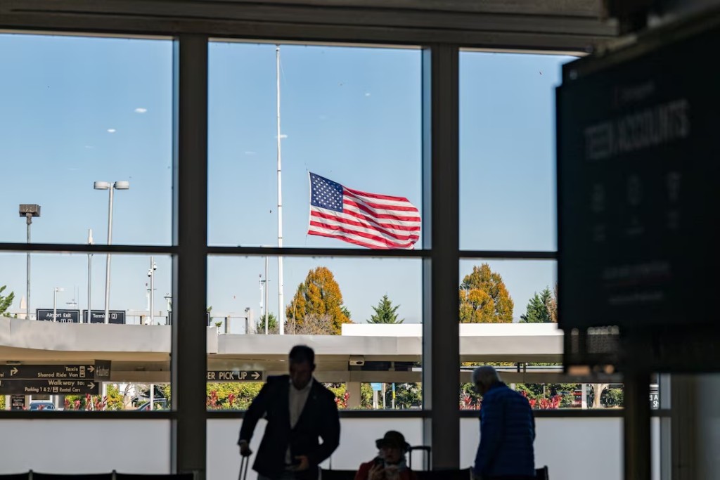 A U.S flag flies outside as passengers wait at Ronald Reagan Washington National Airport, more than a month into the ongoing U.S. government shutdown, in Arlington, Virginia, U.S., November 11, 2025. REUTERS/Annabelle Gordon