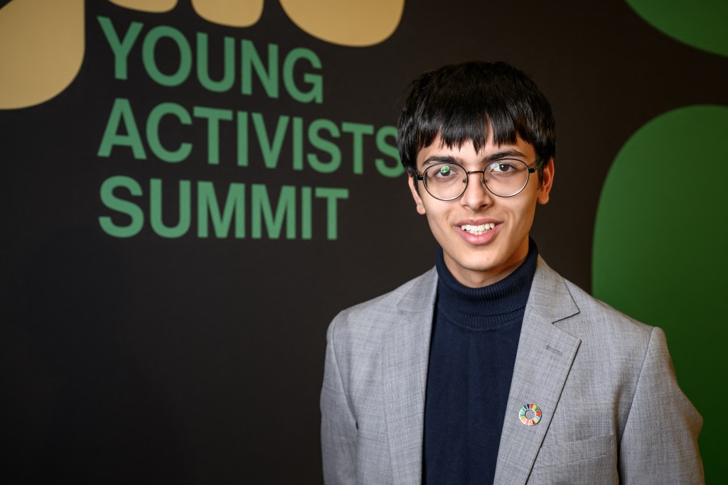 Photo by FABRICE COFFRINI / AFP  Young activist India's Dev Karan poses on the eve of the Young Activists Summit award ceremony at the UN in Geneva, on November 19, 2025.