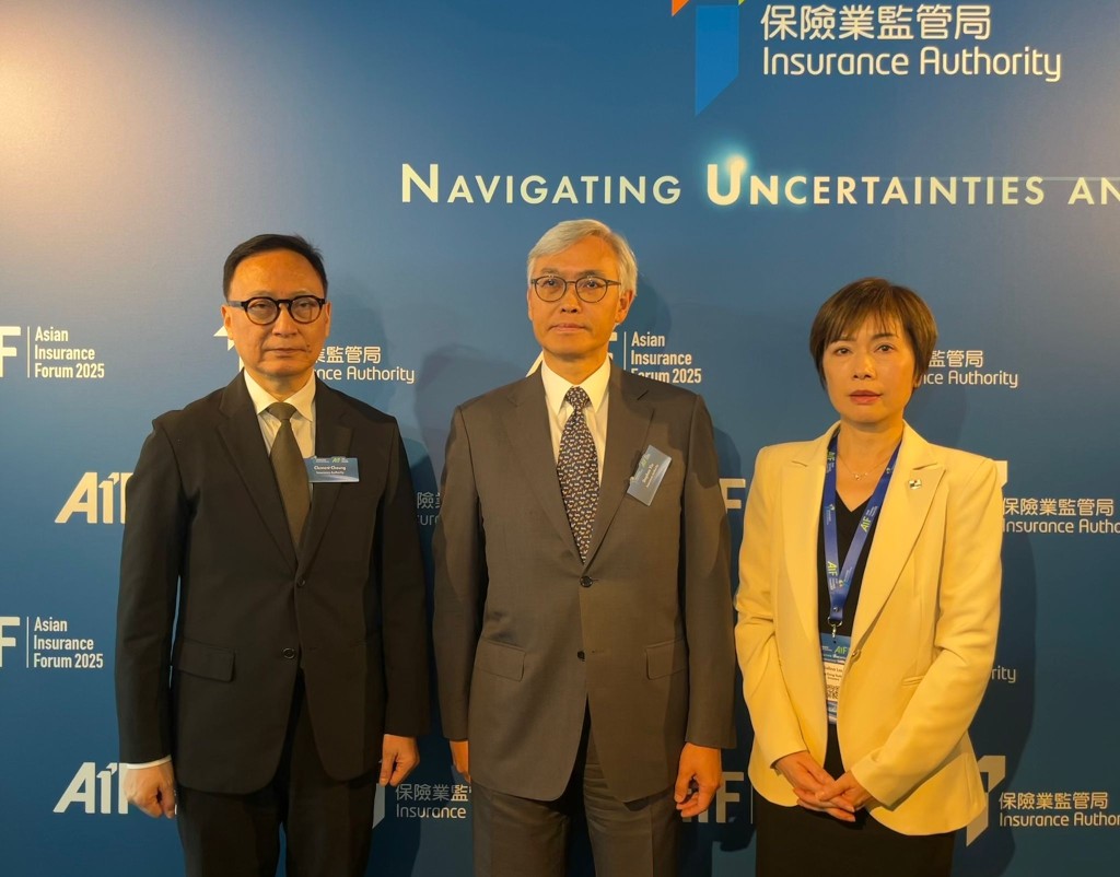 (From left to right) Clement Cheung; Stephen Yiu Kin-wah, Chairman of Insurance Authority; Selina lau, Chief executive the Hong Kong Federation of Insurers