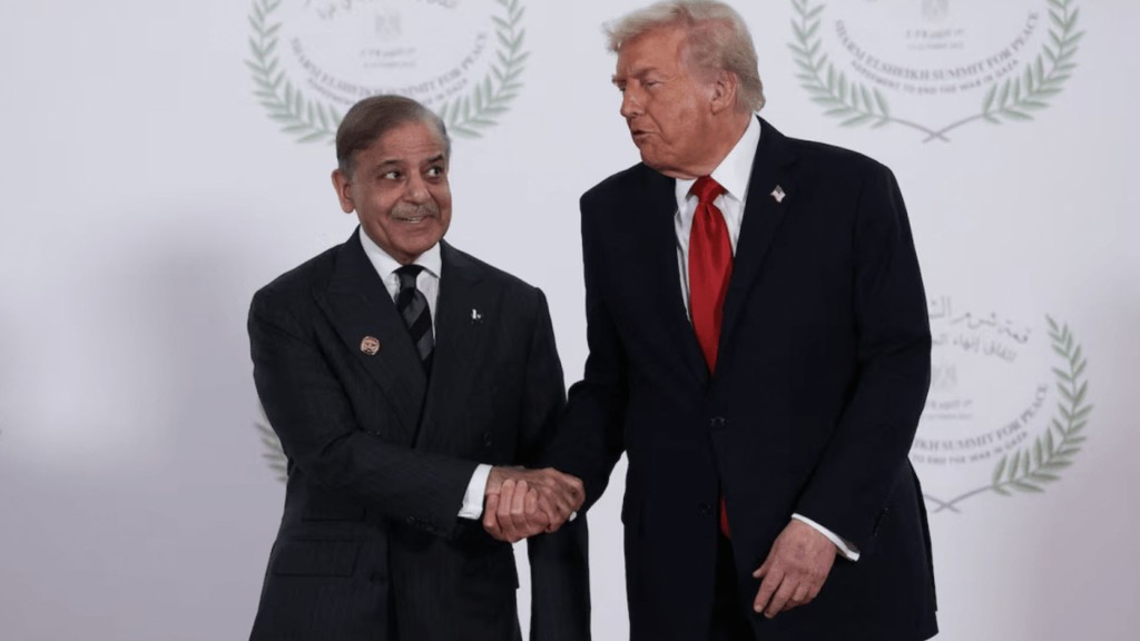 Pakistan's prime minister Shehbaz Sharif (left) and US president Donald Trump. File photo/Reuters