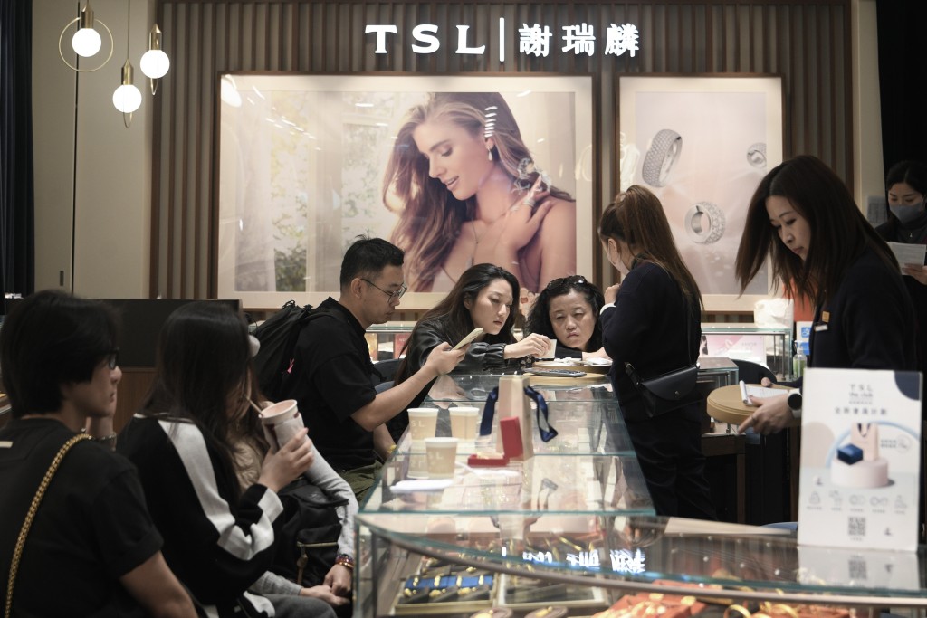 Tse Sui Luen Jewellery. Sing Tao