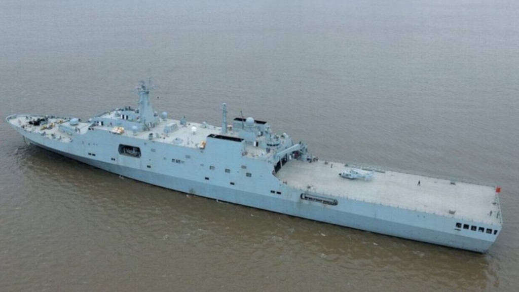 Amphibious transport dock Yimengshan.