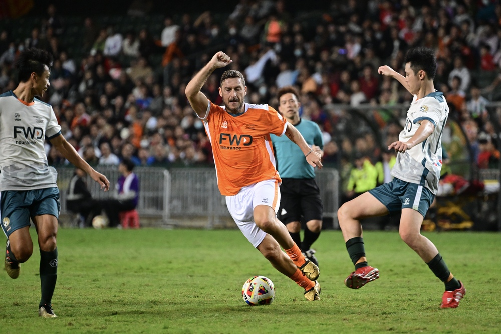 Fan favorite Francesco Totti breaks through the defense while spectators show their love for their idols at Hong Kong Stadium. SING TAO Fan favorite Francesco Totti breaks through the defense while spectators show their love for their idols at Hong Kong Stadium. SING TAO